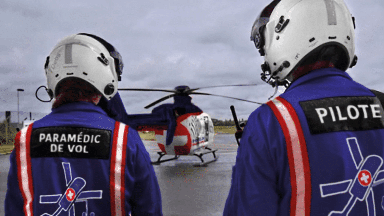 Hélico Secours : Sauvetage par hélicoptère - Hélico Secours incarne un modèle d'excellence dans le domaine du sauvetage aérien médicalisé, avec une mission claire : offrir une aide de secours aéroportée professionnelle rapide et efficace à travers tout le Québec. Fondée sur des principes de solidarité, de professionnalisme et d'équité, cette coopérative se distingue par son engagement envers la sauvegarde des vies et l'amélioration des soins d'urgence à l'échelle provinciale - $ à vendre sur le site d'annonces classées Clicannonces.ca