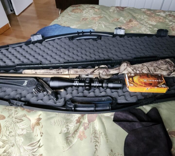 Carabine 308 ruger avec télescope crossefire 3x9 40 muselbrake sur canon anti recul sur crosse étui barrure tout équipé