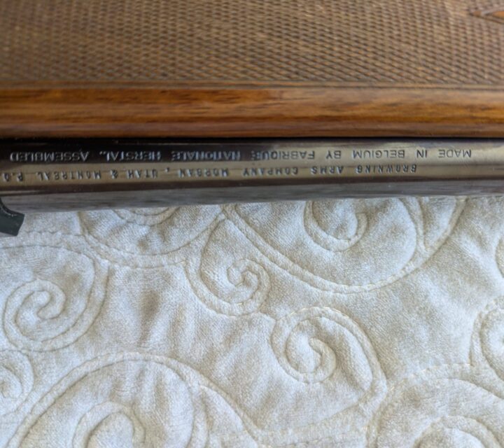 300 Win mag Browning Bar avec télescope Leopold 3.5-10x40 vxIII. Le tout en excellente condition.