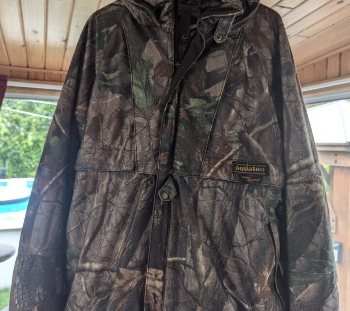 Manteau et salopette grandeur Large conditions 9.5/10