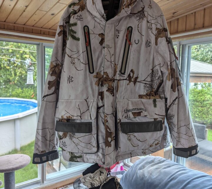 Manteau et pantalon et mitaines portée 1 seul fois conditions 10/10