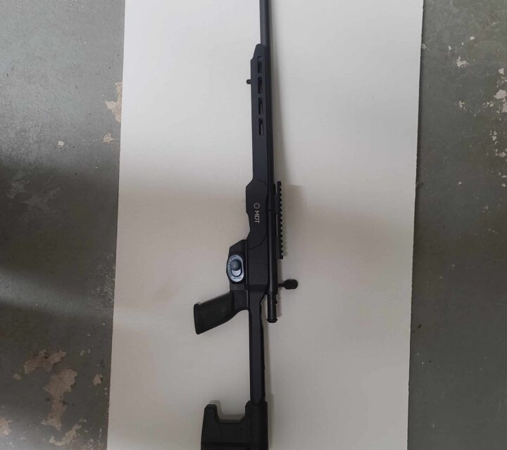 CARABINE ACHETEE CHEZ LATULIPPE. ELLE A TIRE MAXIMUM 500 BALLES. SANS TELESCOPE.