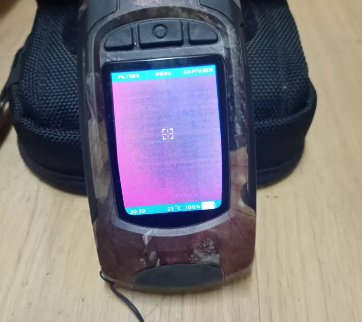 Appareil thermique Seek Thermal camo avec étui et câble de recharge