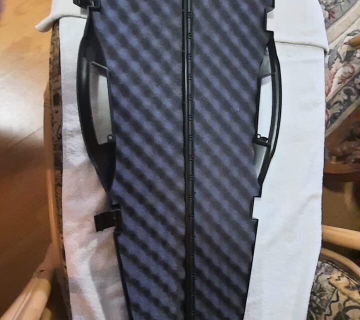 Étui pour le transport dune arme ou autre. Très bon état. Longueur 132 cm