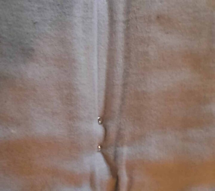 Étui flexible pour le transport dune arme longue avec bandoulière et compartiment de rangement pour munition ou autre. Matériaux ; cuir