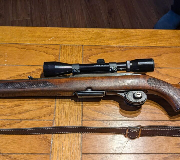 308 win Winchester modèle 100. Semi-automatique