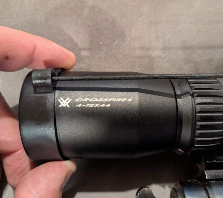 Fusil Poudre Noir de marque Thompson Omega. C'est la version Magnum