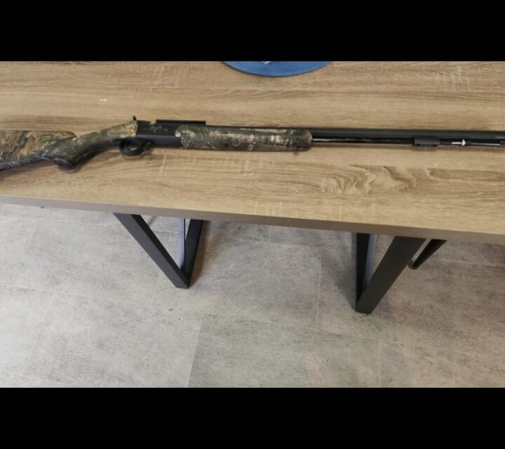 Fusil cal 50 avec télescope comme neuf tirer moin de 10 coups pour plus d'information andre 418-953-2050 peut prendre échange pour autre arme ou matériel de chasse