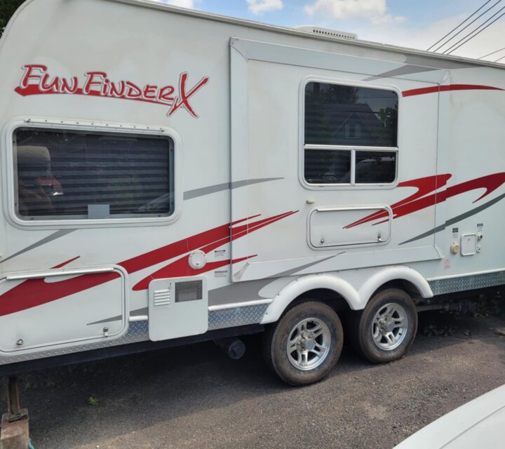 ?? À VENDRE : Roulotte légère et prête à partir Fun Finder X ???