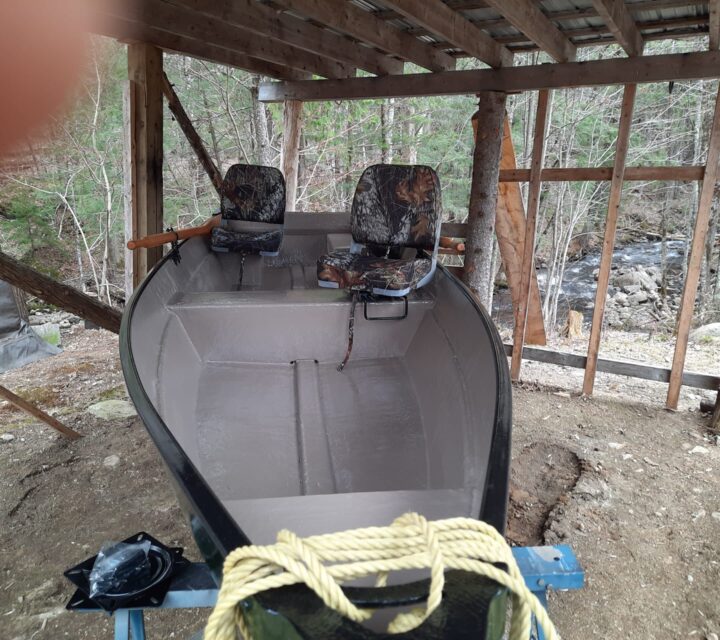 Chaloupe fibre de verre 14'.