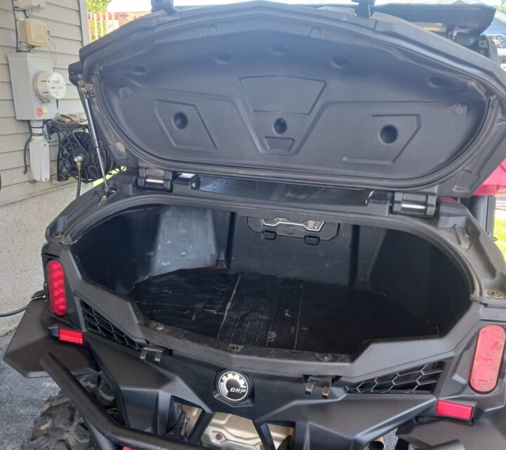 Cote a cote Mavericks Trail DPS 1000