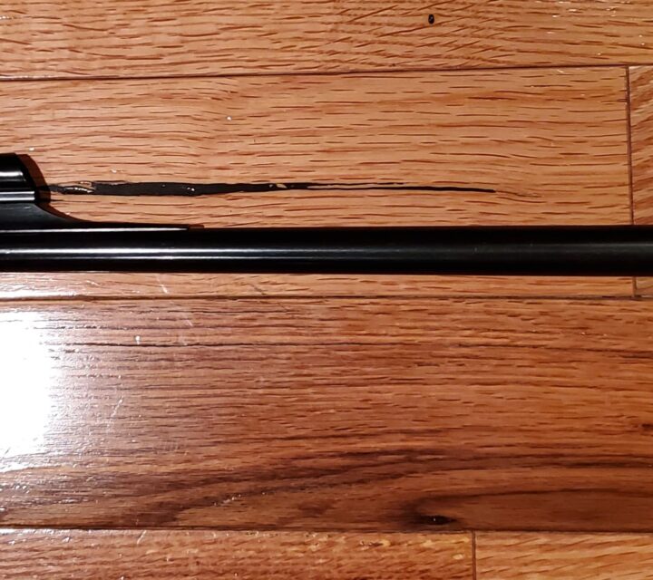 Belle Winchester Model 70 XTR de 1978 en canon 264 win mag 23 pouces avec une bonne monture et une lunette Bushnell 6x24x40... ainsi que ses viseurs dorigine complets et le bois et le bleu sont très agréables et lintérieur du canon est A1. Plusieurs autres calibres dans le modèle Winchester 70 sont probablement disponibles aussi