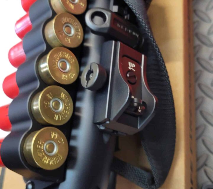 Comme neuf tirer 20 balles avec. 590A1 avec baillonette et l'étui qui coupe de la brochette de 1/4. Équipé en Magpull