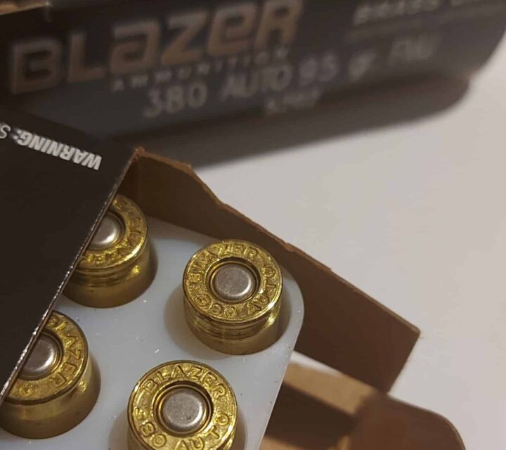 Le prix est de 25$ par boîte. Chaque boîte contient 50 balles.