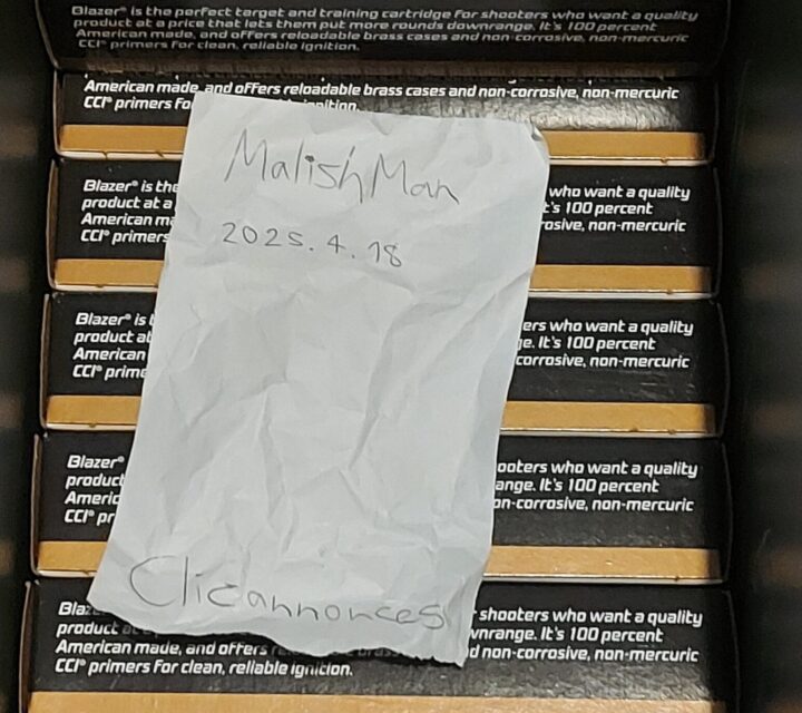 Tous les munitions ont été gardé dans des contenants en métal imperméable.