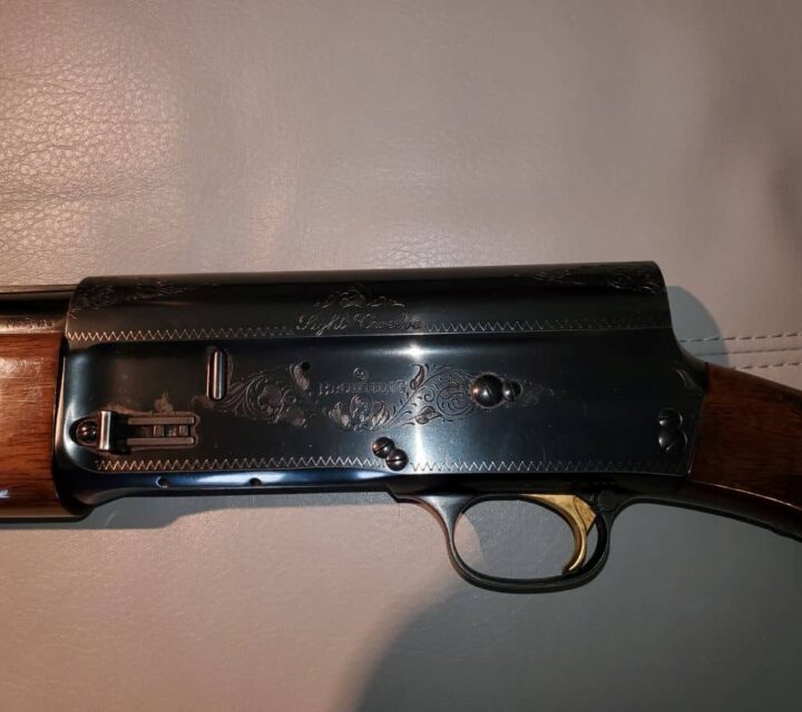 Fusil Browning Auto-5 semi-automatique 12 ga. pour cartouches 2-3/4" avec canon ventilé de 30"