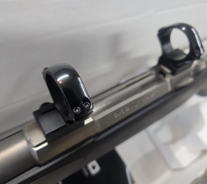 Comme neuve. jamais sortie a la chase. 5 boites de tirer. A vendre car j'ai changer pour une bullbarrel. scope ring viennent avec.