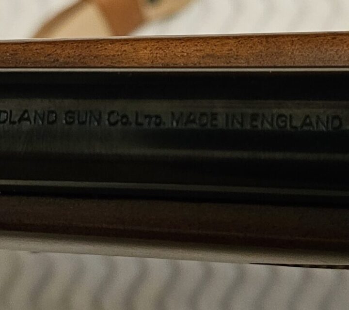 Midland gun 30-06 à verrou en bon état. Crosse synthétique. Chargeur inclus. Fabriqué en Angleterre.