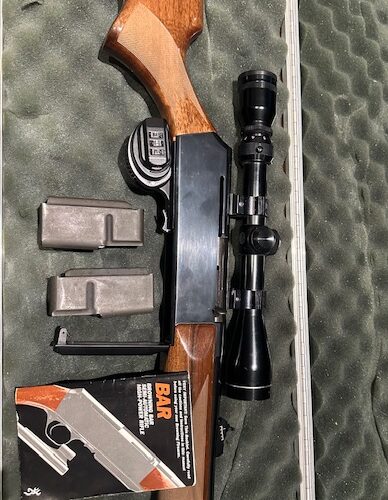 Inclus : 2 chargeurs + lunette Tasco