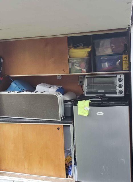 Dimensions: L10'  l 5'2' h 5'3'