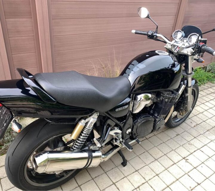 need space Maintenance invoices provided with Nice sound of the 4 cylinders Works very well I don't answer jokers