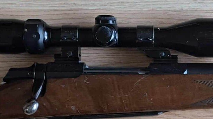 toujours bien entretenue entreposée et huilée.