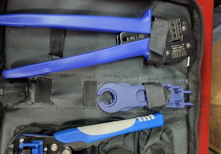 Outill pour montage de fillage de plaque solaire.