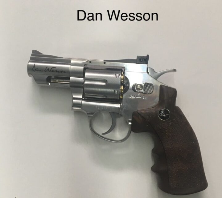 Réplique de Dan Wesson 4 pouces