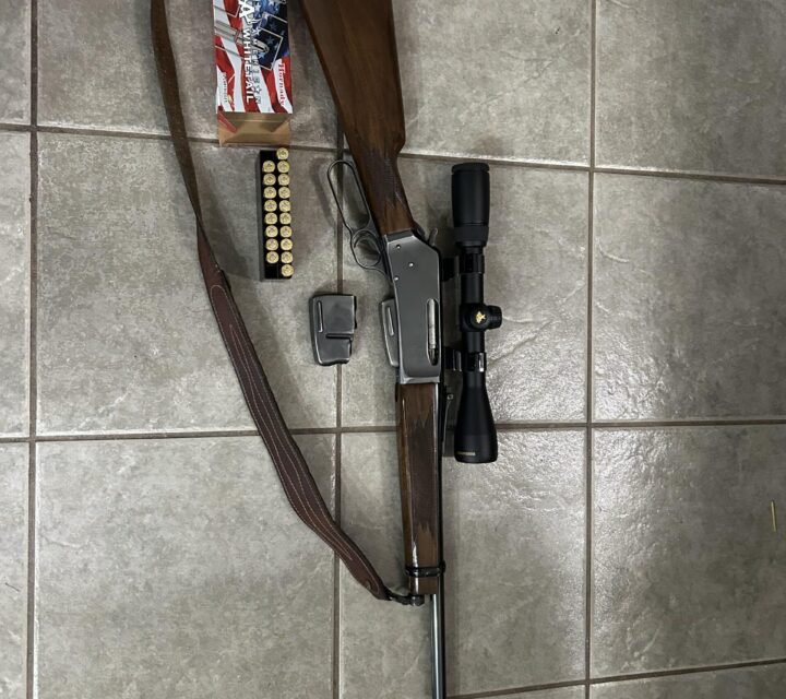 Browning BLR 308 avec télescope Nikon Buckmaster 3-9 par 40. Bandouillère