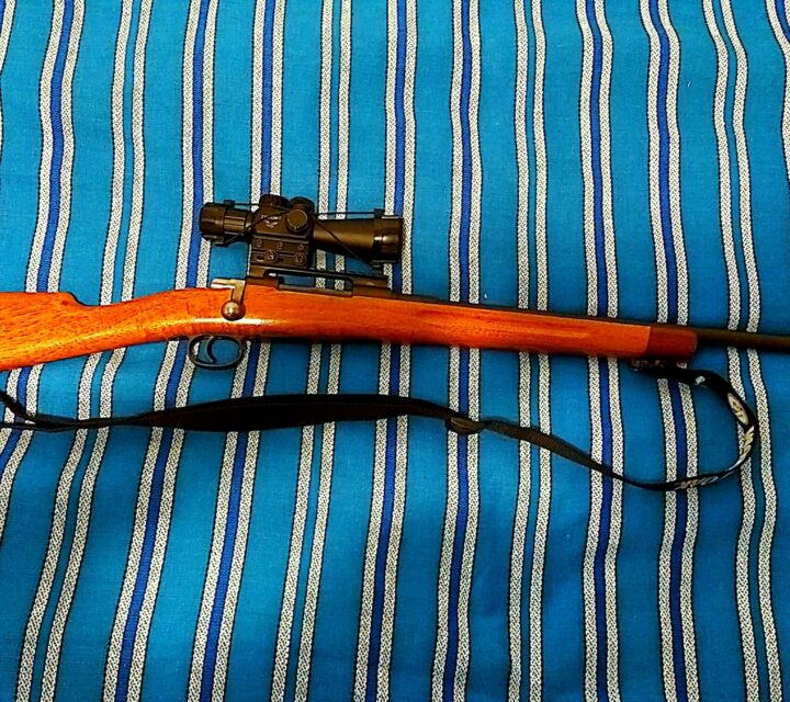 Carabine unique faite dur mesure en 2016 par la transformation d'une carabine de 1912 (qui pesait 8 kg) en carabine moderne (qui pèse 3