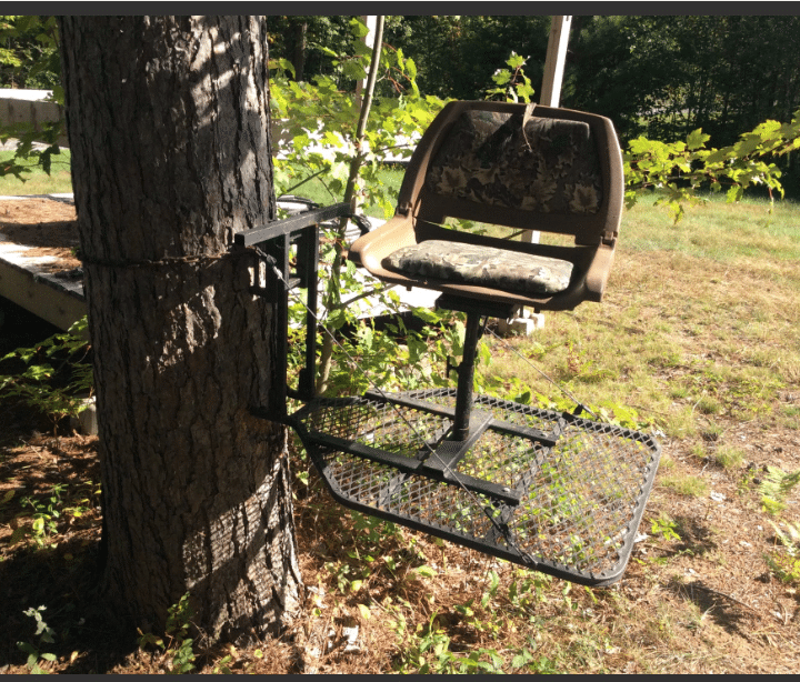 Mirador portatif (tree-stand) avec banc pivotant