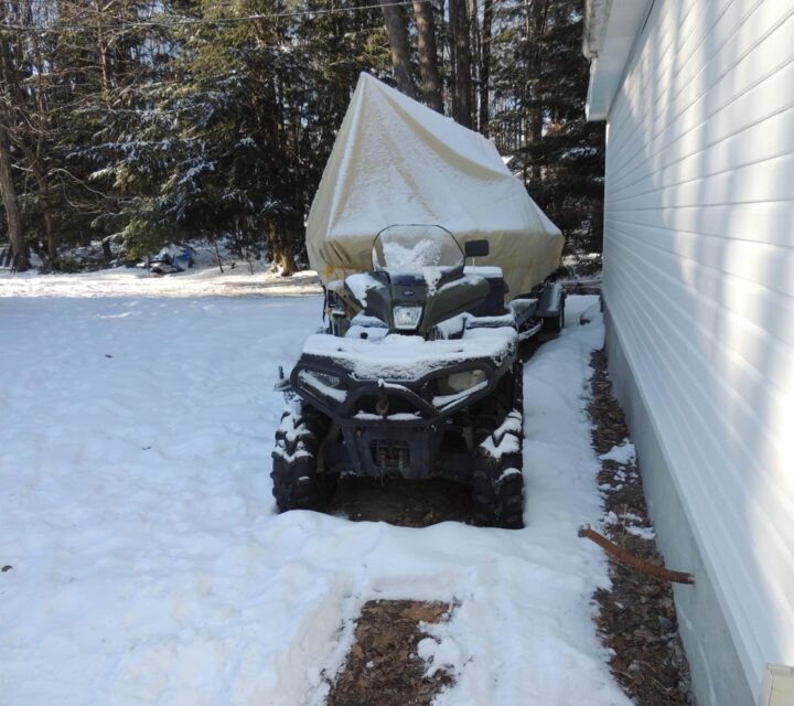 Polaris sportman 800 efi 2011 tout équiper treuil coffre bon pneu bonne etat rien a faire dessus 13500 km papier enregistrement en main