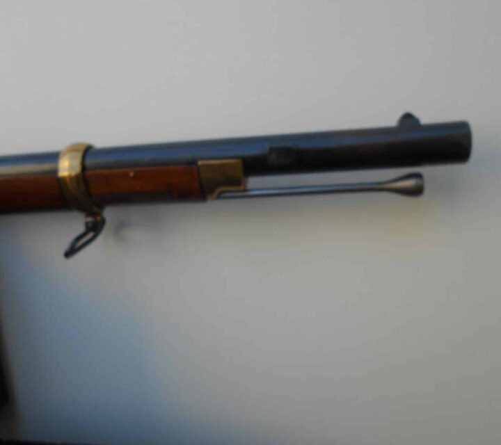 et 50 projectiles de 478 gr et 57 Projectiles de 537 gr tous lubrifiés prêt pour utilisation Amorces et Musket Cap et mesure de poudre incluse