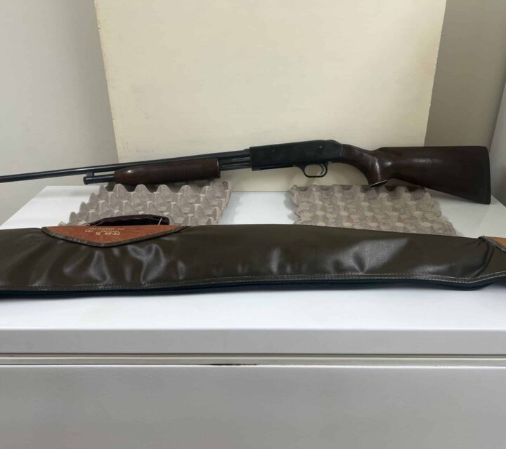 Fusil Lakefield Mossberg 410 Pomp. Avec étui.