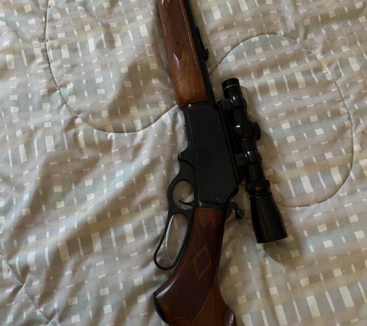 Marlin 444 model 444 à levier $1800.00 et sans télescope $1500.00 avec une boite de balle