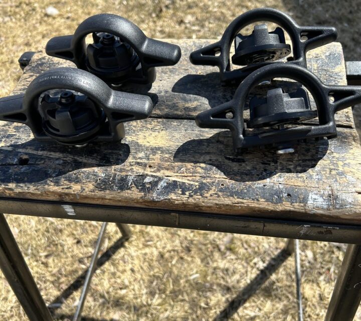 Crochet coulissant pour boîte de camion Toyota Tacoma neuf.