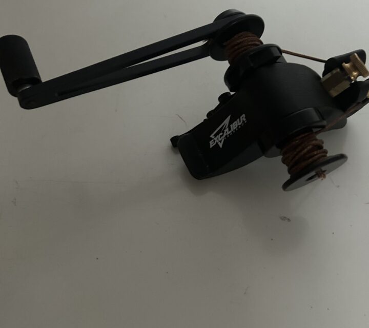 Manivelle excalibur pour armer ou désarmer une arbalète.