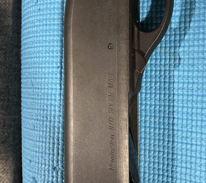 Remington 870 express super mag = 3 1/2 très propre viens avec un choke modifié et un autre pour le dindon