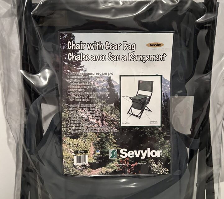 Chaise qui peut servir pour la chasse ou pêche. Neuve j aimais servi.