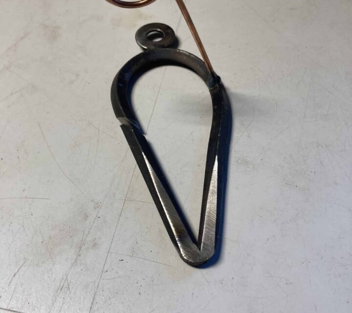 Leurre retreiver pour récupérer vos leurres lorsque restez accroché au fond de leau . Le leurre et la corde ne sont pas incluses