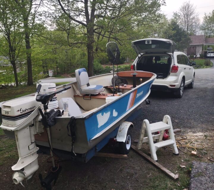 Chaloupe princecraft 14"avec moteur Johnson 9.9 prêt à être utilisé moteur électrique non inclus