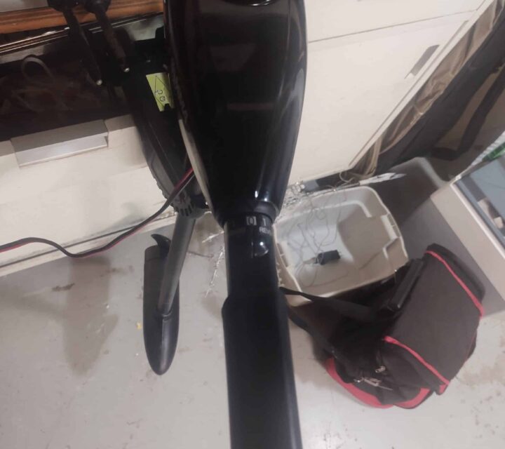 Moteur électrique gamma marine de 36 lbs de poussé. Utilisé que 3 fois.