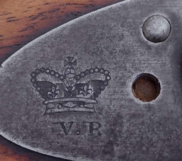 Arme militaire parfait condition CONTACTER PAR EMAIL pris a discuté ou faite une offre