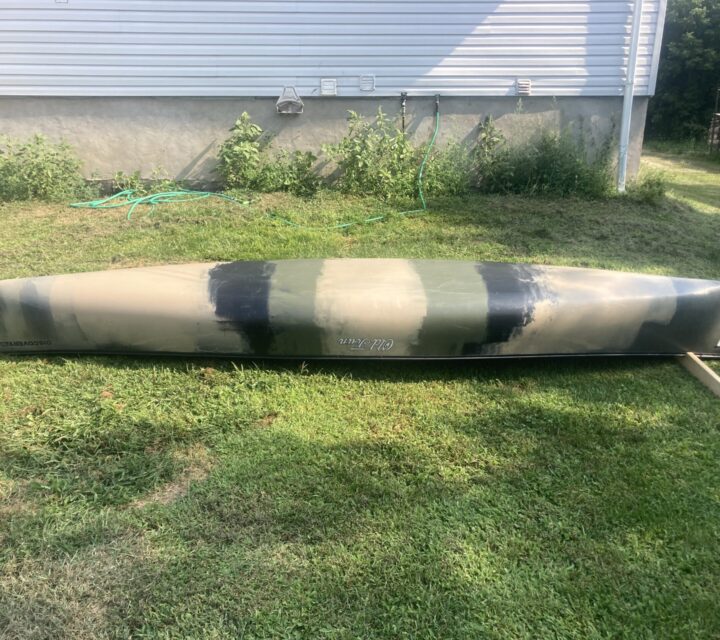 bonne capacité de charge et très résistant. Support moteur amovible parfait pour chasse pêche et descente