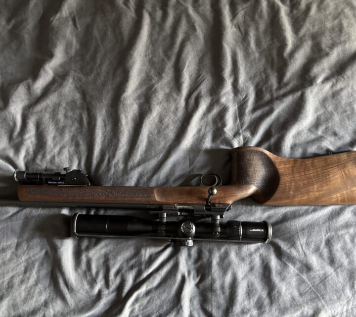 Ne vient pas avec monture et télescope