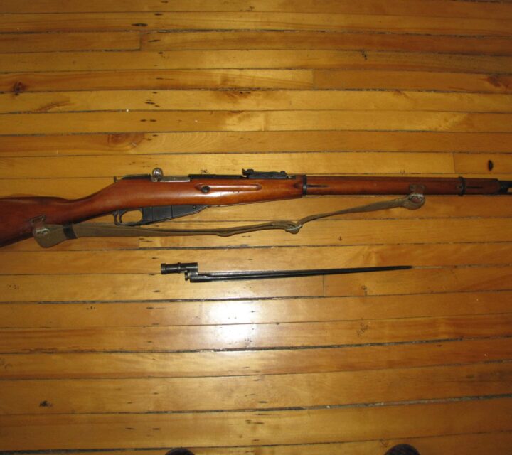 Carabine à verrou en excellente état - Modèle 1891 - calibre 7.62 x 54 - canon de 31.6 po. avec baionnette
