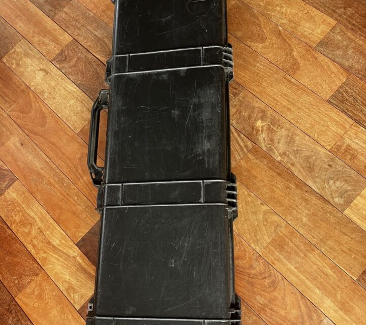 Étui très haut de gamme pour le transport par avion et Hydravion. Très bon état