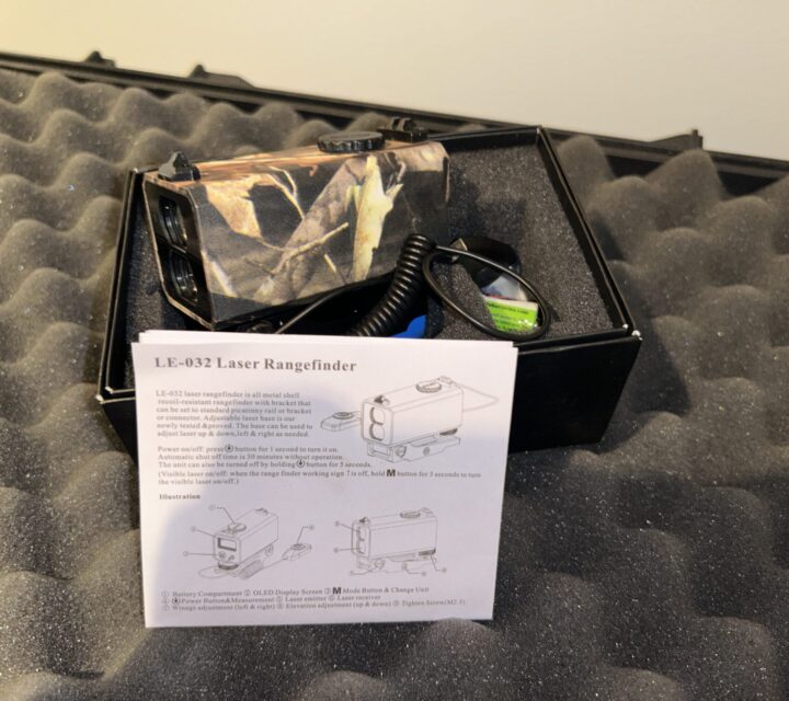 avec 27 balles weatherby le tout dune valeur de plus de 4000.00$ viens avec le casse à roulettes qui se barre na que tiré 13 balles cause de la vente blessure à lépaule du à un accident .le prix pour vente rapide