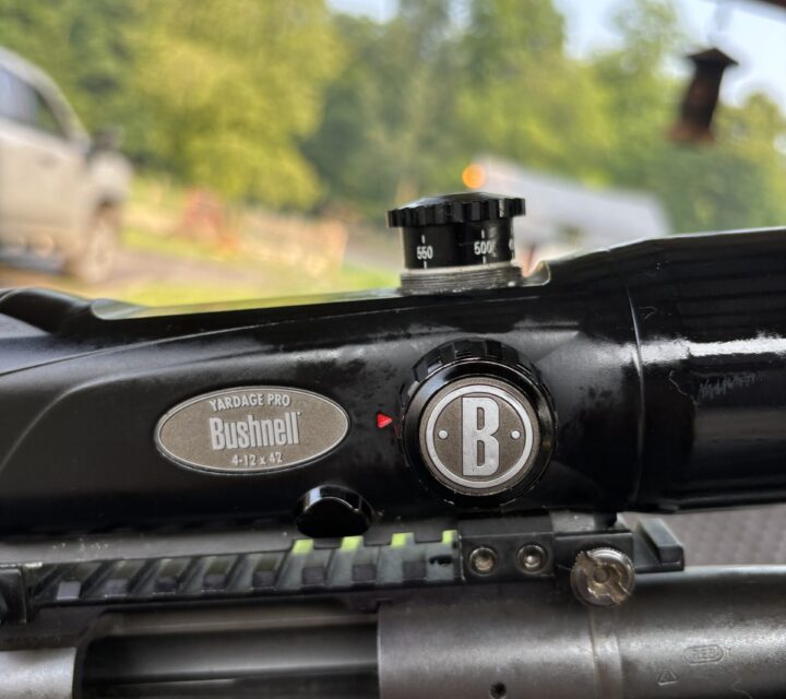 Remington 700 avec cross magpul et télescope yardage avec télémètre intégrée deux chargeur de 5 balles et trépieds et cross dorigine avec pesé