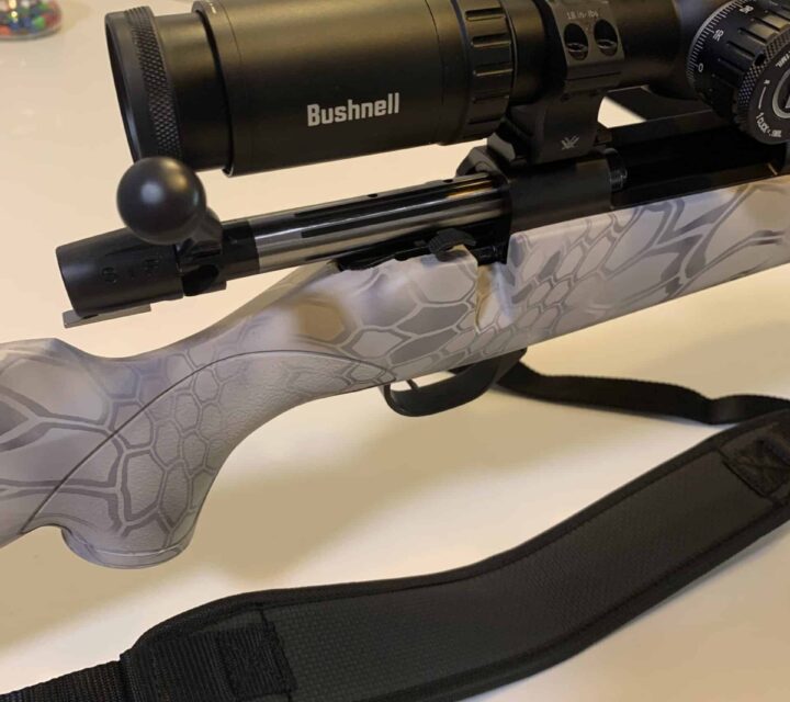 La carabine est neuve elle a tiré 20 cartouches seulement. Elle fonctionne très bien. L'action de verrou est super doux et elle possède une excellente précision.